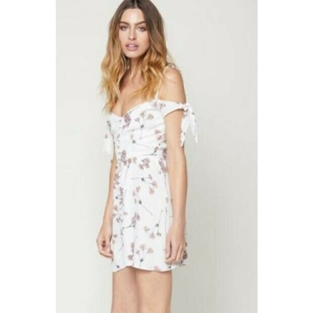 New Flynn Skye Bodhi White Floral Mini Dress M Off Shoulder Rayon